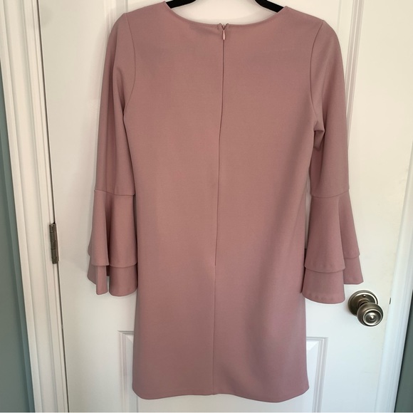 Blush dress with flowy sleeve - Picture 5 of 6